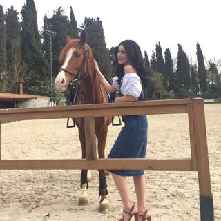 Hazal Subasi feet photo thumbnail