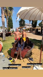 Hazal Subasi feet photo thumbnail