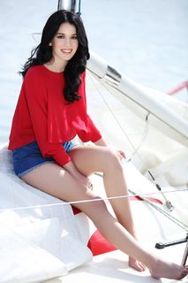 Hazal Subasi feet photo thumbnail