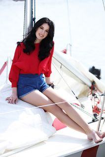 Hazal Subasi feet photo thumbnail