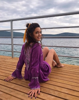 Hazal Subasi feet photo thumbnail