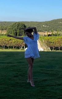 Hazal Subasi feet photo thumbnail