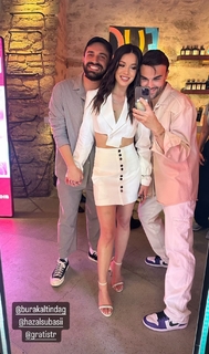 Hazal Subasi feet photo thumbnail