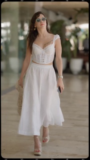 Hazal Subasi feet photo thumbnail