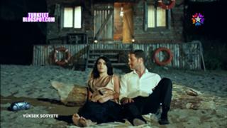 Hazar Ergüclü feet photo thumbnail