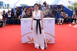 Hazar Ergüclü feet photo thumbnail