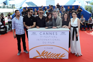 Hazar Ergüclü feet photo thumbnail