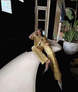 Hazar Ergüclü feet photo thumbnail