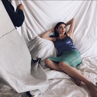 Hazar Ergüclü feet photo thumbnail