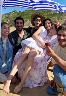 Hazar Ergüclü feet photo thumbnail