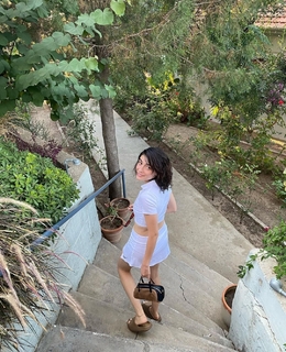 Hazar Ergüclü feet photo thumbnail