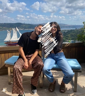 Hazar Ergüclü feet photo thumbnail