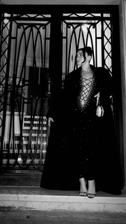 Hazar Ergüclü feet photo thumbnail