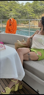 Hazar Ergüclü feet photo thumbnail