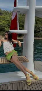 Hazar Ergüclü feet photo thumbnail