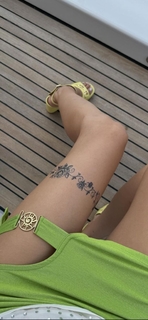 Hazar Ergüclü feet photo thumbnail