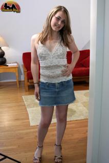 Hazel Tucker feet photo 15