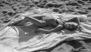 Heather Elizabeth Morris feet photo thumbnail