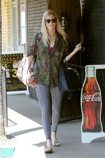 Heather Elizabeth Morris feet photo thumbnail