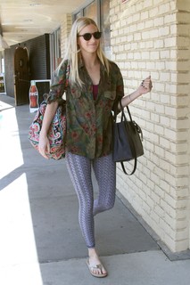 Heather Elizabeth Morris feet photo thumbnail