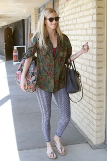 Heather Elizabeth Morris feet photo thumbnail