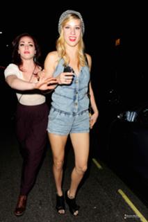 Heather Elizabeth Morris feet photo thumbnail