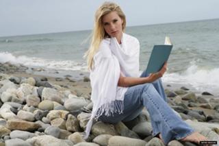 Heather Elizabeth Morris feet photo thumbnail