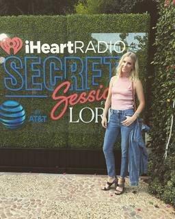 Heather Elizabeth Morris feet photo thumbnail