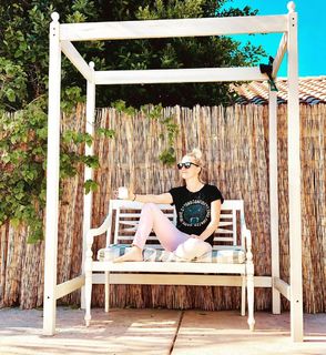 Heather Elizabeth Morris feet photo thumbnail