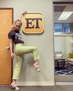 Heather Elizabeth Morris feet photo thumbnail