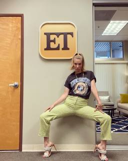 Heather Elizabeth Morris feet photo thumbnail