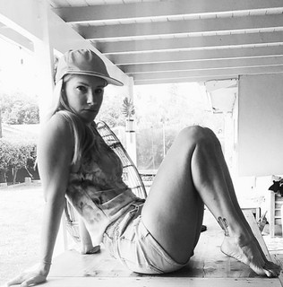 Heather Elizabeth Morris feet photo thumbnail