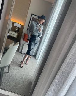 Heather Elizabeth Morris feet photo thumbnail