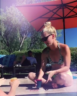 Heather Elizabeth Morris feet photo thumbnail