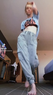 Heather Elizabeth Morris feet photo thumbnail