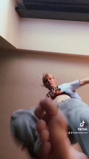 Heather Elizabeth Morris feet photo thumbnail