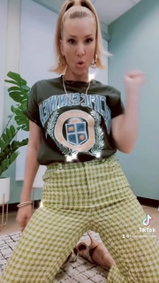 Heather Elizabeth Morris feet photo thumbnail