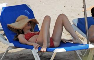 Heather Graham feet photo thumbnail