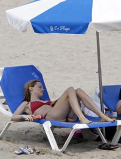 Heather Graham feet photo thumbnail