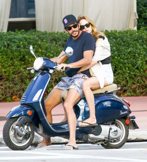 Heather Graham feet photo thumbnail