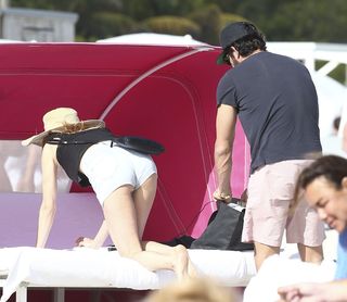 Heather Graham feet photo thumbnail
