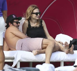 Heather Graham feet photo thumbnail