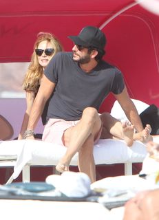 Heather Graham feet photo thumbnail