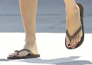 Heather Graham feet photo thumbnail