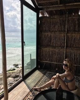 Heather Graham feet photo thumbnail