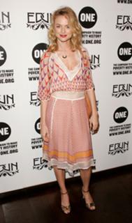 Heather Graham feet photo thumbnail