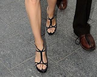 Heather Graham feet photo thumbnail