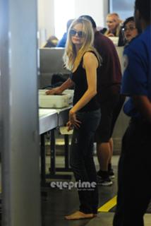 Heather Graham feet photo thumbnail