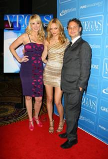 Heather Graham feet photo thumbnail
