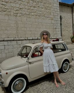 Heather Graham feet photo thumbnail